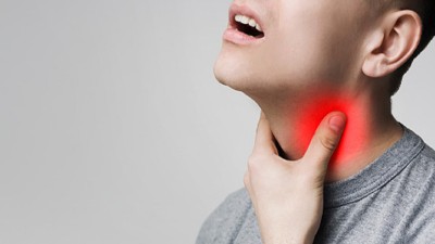 Rekedt hang, köhögés, gombócérzés- a megnagyobbodott pajzsmirigy tünetei is lehetnek